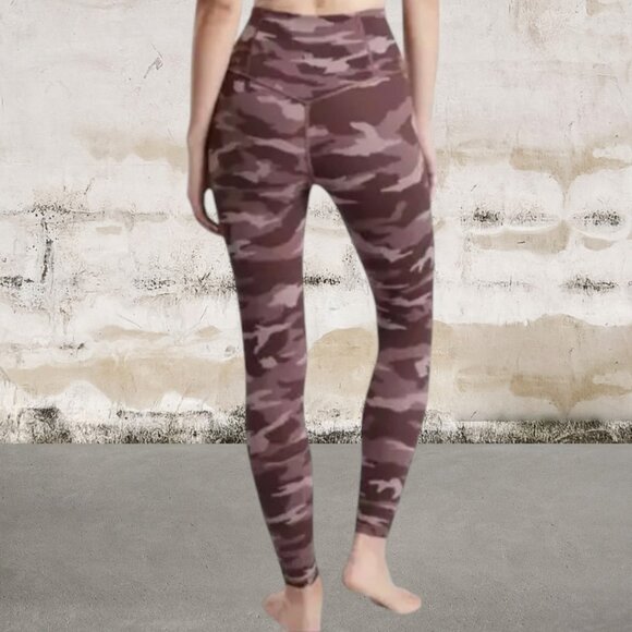 Elation Ultra High Rise 7/8 Legging in Camo Size Medium - Picture 2 of 6